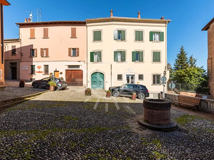 Casa con 10 locali in vendita in Dozza