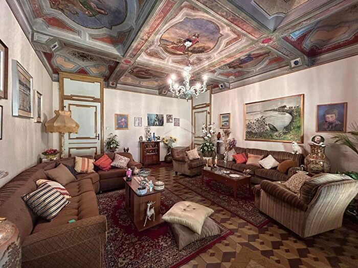 Appartamento con 6 locali in vendita in Via Cesare Cunietti, Valenza