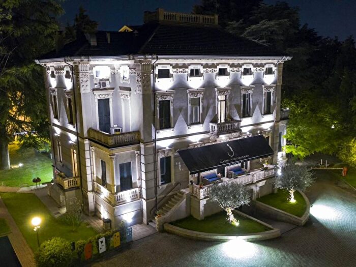 Casa con 6 locali in affitto in Centro, Gallarate