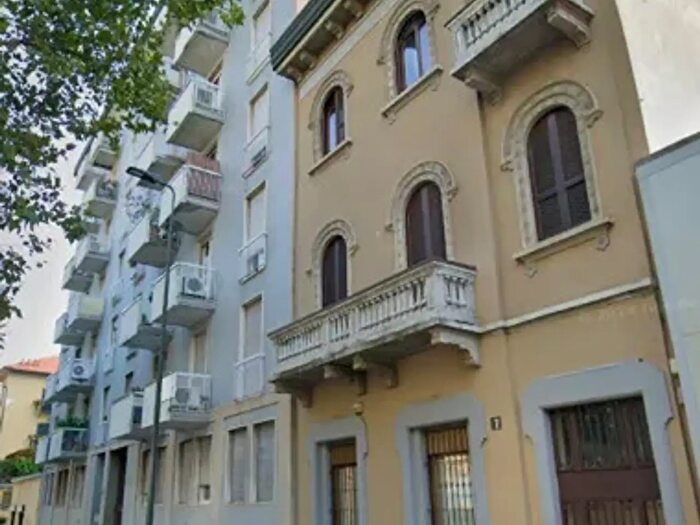 Appartamento trilocale in vendita in Via Alfonso Capecelatro, Milano