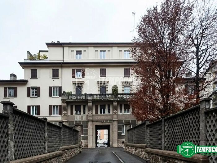 Appartamento trilocale in vendita in Via Giuseppe Mazzini, Bergamo