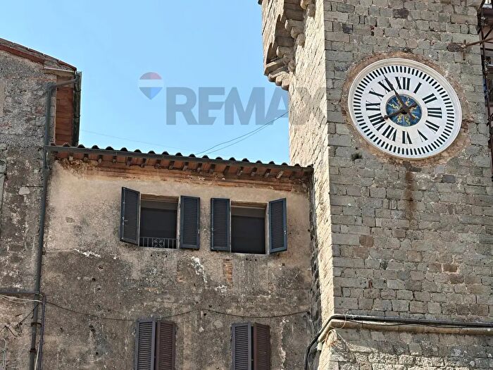 Appartamento con 6 locali in vendita in Piazza Garibaldi, Santa Fiora