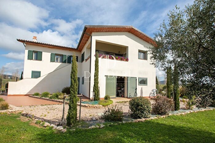 Casa con 14 locali in vendita in Strada della Vittoria Capalbio, Capalbio