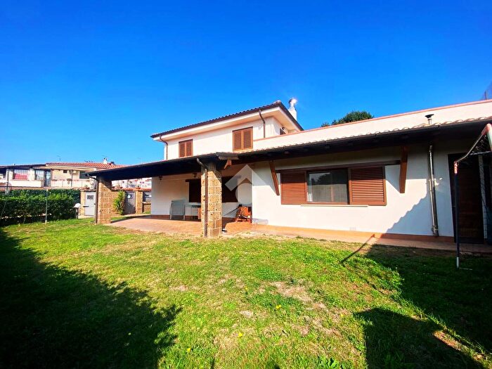 Casa trilocale in vendita in Via Halesus, Fabrica Di Roma