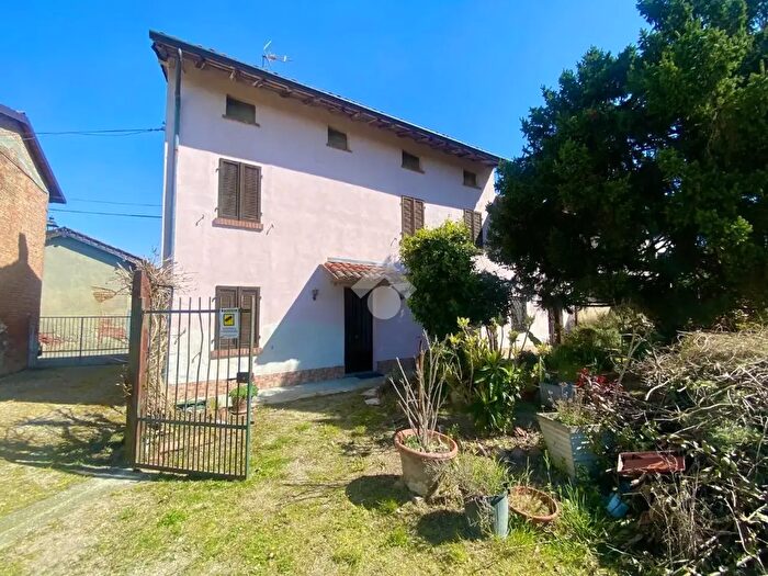 Casa con 6 locali in vendita in Via Silvio Pellico, Alluvioni Piovera
