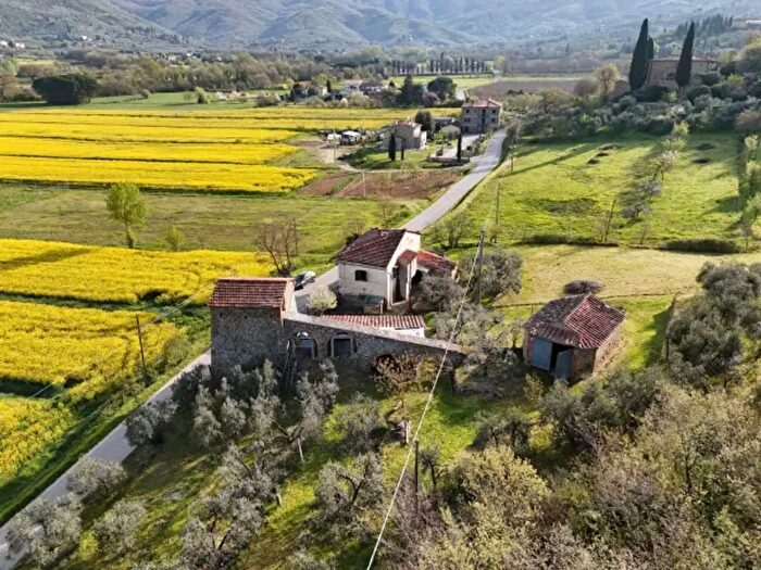 Casa con 6 locali in vendita in Località Orzale, Castiglion Fiorentino