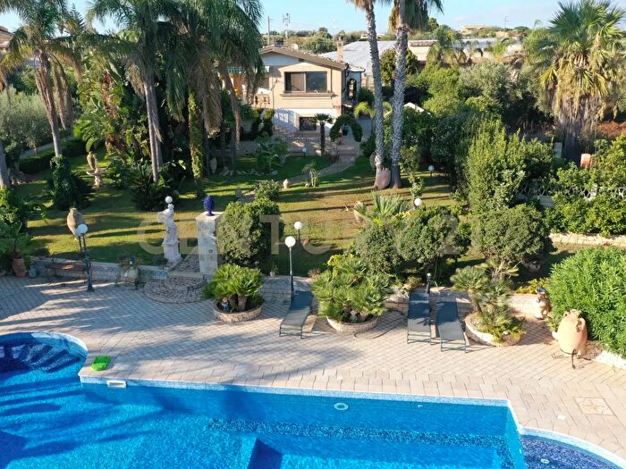 Casa con 11 locali in vendita in Spiaggia Cava Daliga c, Scicli
