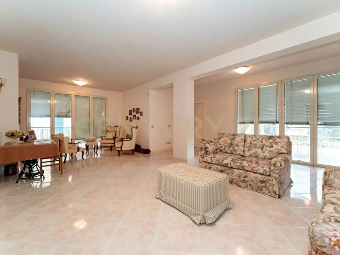 Appartamento con 5 locali in vendita in Via Archimede Sn, Carlentini