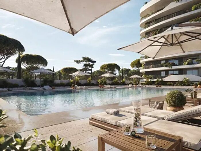 Appartamento quadrilocale in vendita in Via Alba De Cespedes, Roma