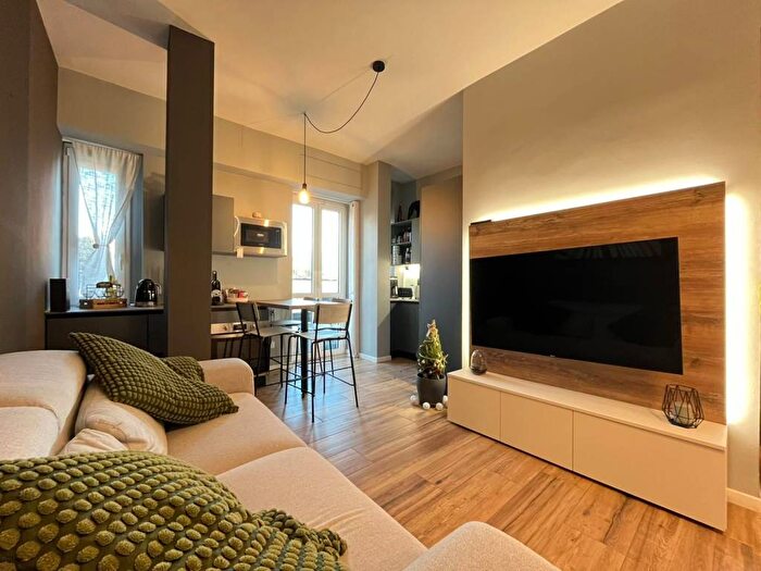 Appartamento trilocale in affitto in Via Broni, Vigentino Fatima, Milano