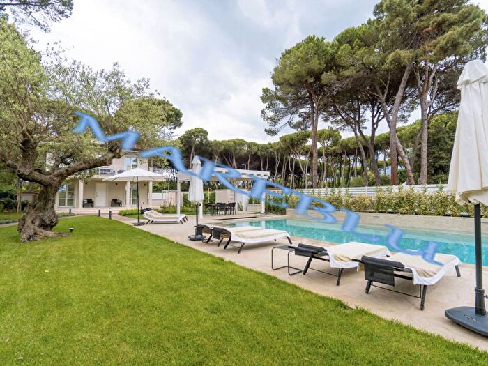 Casa con 6 locali in affitto in Via Antonio Canova, Vittoria Apuana, Forte dei Marmi