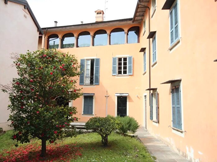 Appartamento con 5 locali in vendita in Via Umberto I°, Cannobio