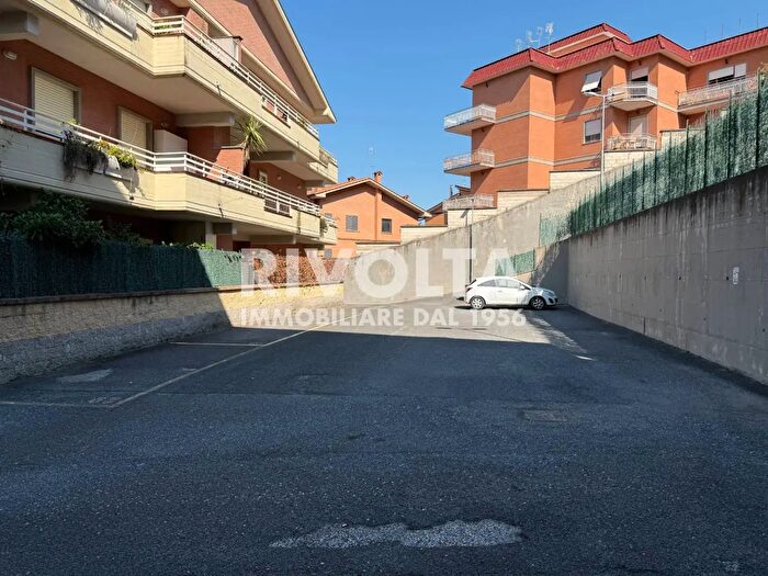 Appartamento bilocale in vendita in Via Piadena, Roma