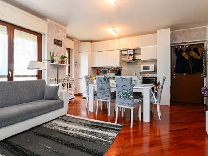 Appartamento trilocale in vendita in Via Raffaello Liberti, Roma