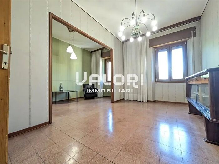 Appartamento trilocale in vendita in Piazza Lanzoni, Faenza