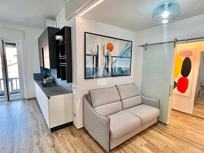 Appartamento bilocale in affitto in Viale Luigi Torelli, Farini, Milano