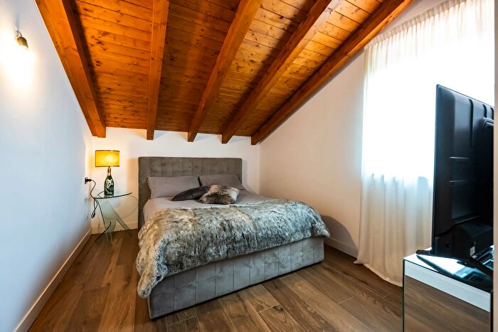 Casa con 8 locali in vendita in Via I Maggio, Casorate Sempione