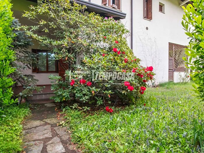 Appartamento quadrilocale in vendita in Via dei Colli, Guanzate