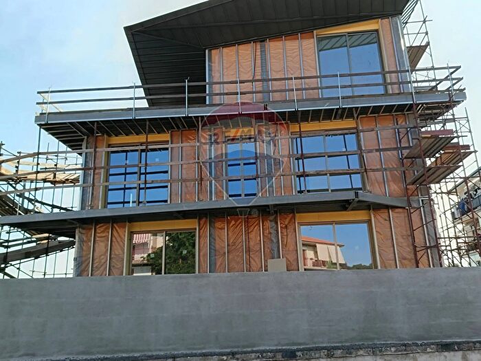 Casa quadrilocale in vendita in Via Etnea, Gravina Di Catania