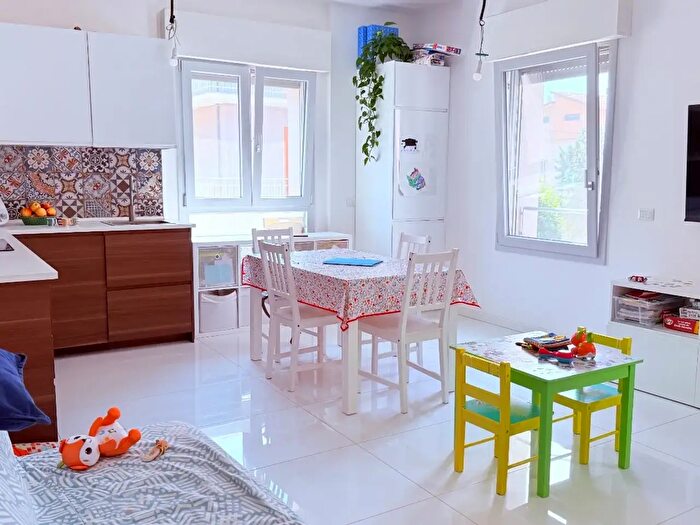 Appartamento trilocale in vendita in Via Bernardo Baffi, Piacenza