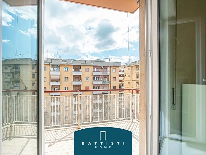 Appartamento bilocale in vendita in Largo Appio Claudio, Roma