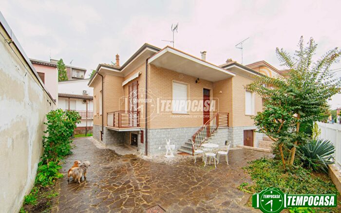 Casa quadrilocale in vendita in Via del Merlo, Voghera