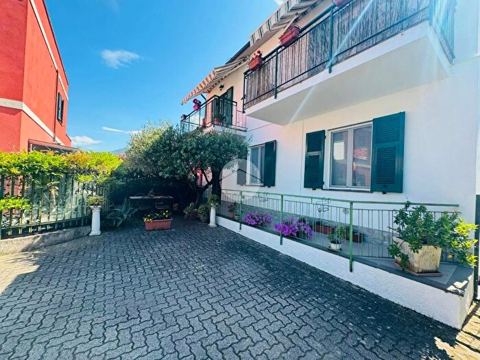 Appartamento trilocale in vendita in Via per Santa Vittoria, Sestri Levante