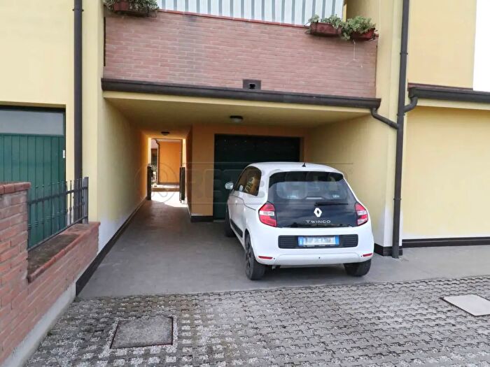 Appartamento trilocale in vendita in Via Francesco Cilea, Bondeno