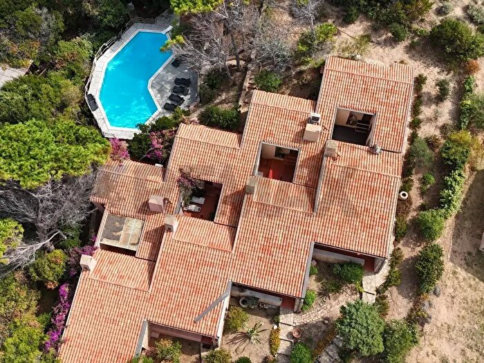 Casa con 9 locali in vendita in Trinità dAgultu e Vignola