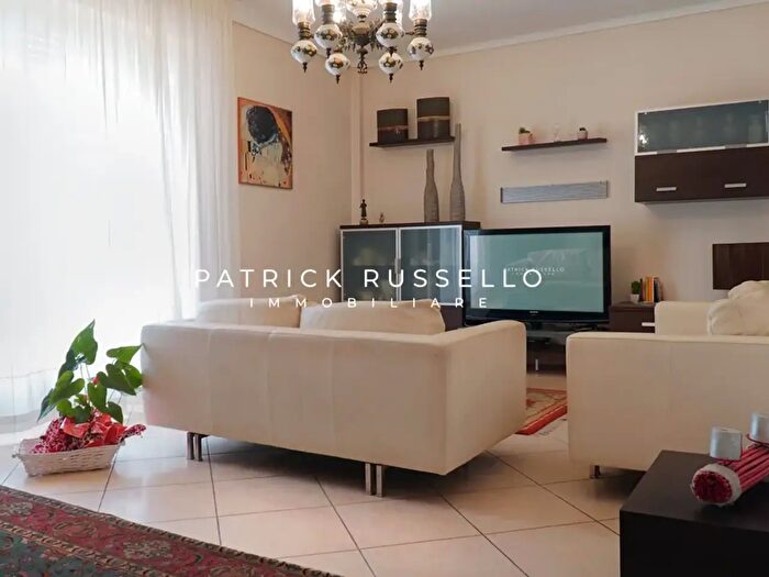 Appartamento con 5 locali in vendita in Via Seneca, Gela