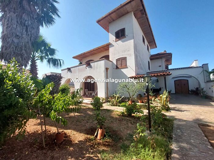 Casa con 12 locali in vendita in Via Castelvetrano, Mazara Del Vallo