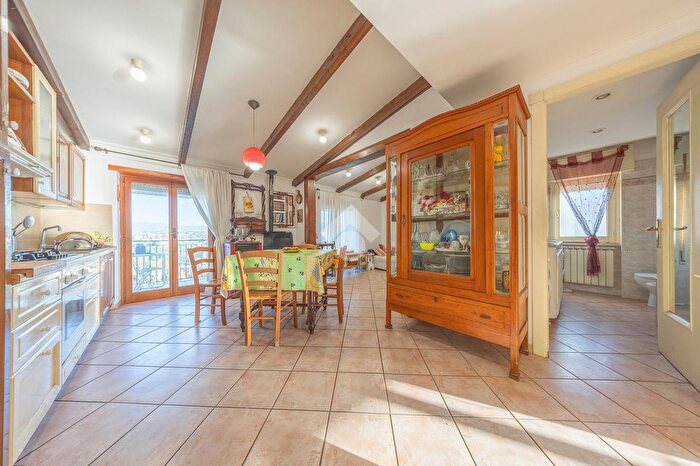 Appartamento trilocale in vendita in Via di Torre Jacova, Roma