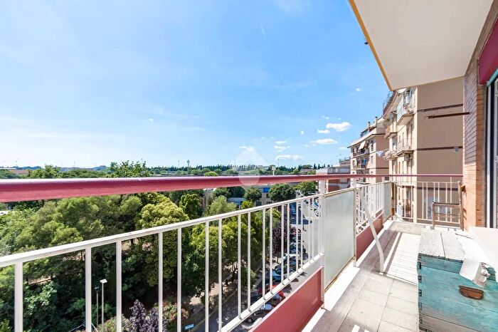 Appartamento trilocale in vendita in Via Morozzo della Rocca, Roma