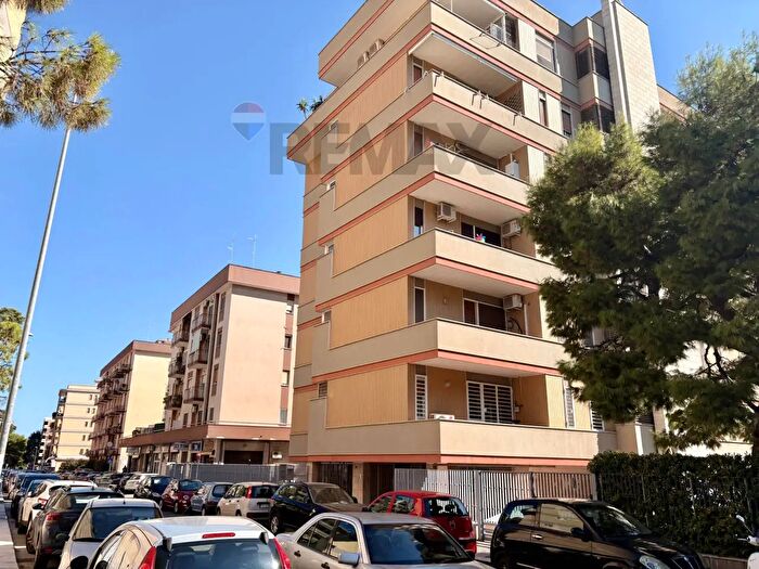 Appartamento trilocale in affitto in Via Mauro Amoruso, Bari