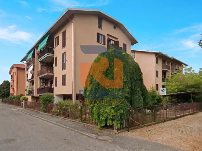 Appartamento trilocale in vendita in Via Luigi Montemartini, Pavia