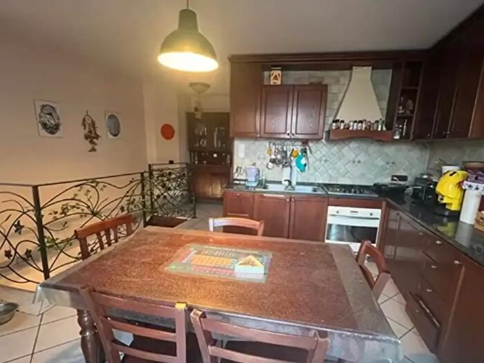 Appartamento trilocale in affitto in Via Fondaco San Paolo, Napoli