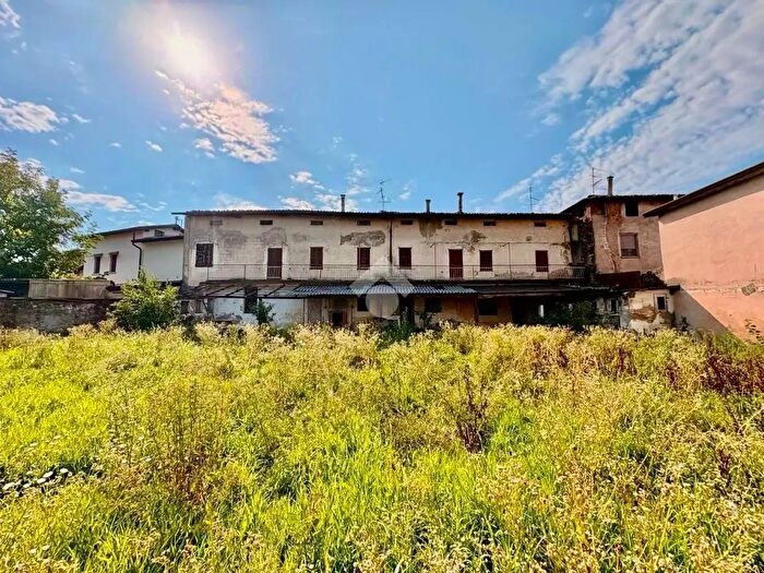 Casa quadrilocale in vendita in Via Via Papa Giovanni, Palosco