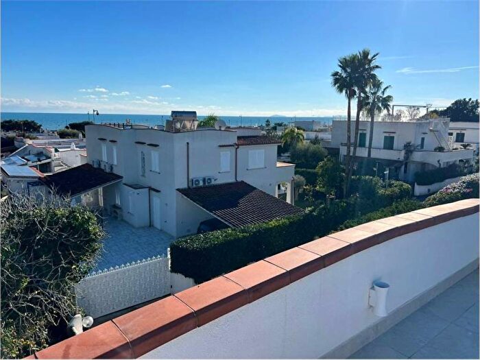 Casa con 6 locali in affitto in Viale Europa, Centro, San Felice Circeo