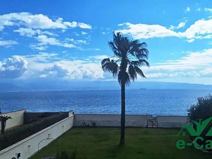 Appartamento trilocale in vendita in Via Scoppo, Messina