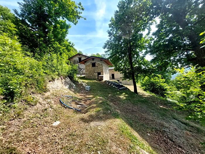 Casa con 16 locali in vendita in Regione Piambernardo, Garessio