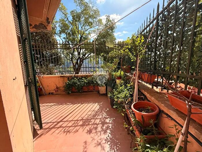 Appartamento quadrilocale in vendita in Via Cesare Cabella, Genova