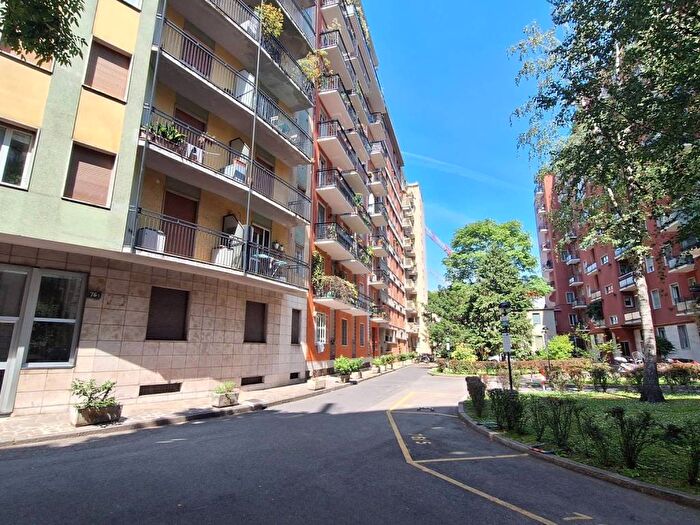 Appartamento trilocale in affitto in Via Cenisio, Cenisio, Milano