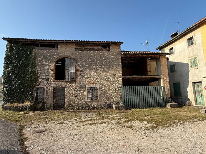 Casa bilocale in vendita in Badia Calavena