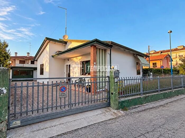 Casa trilocale in vendita in Via Silvestro Lega, Jesolo