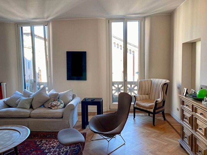 Appartamento con 5 locali in affitto in Via San Gregorio, Buenos Aires, Milano