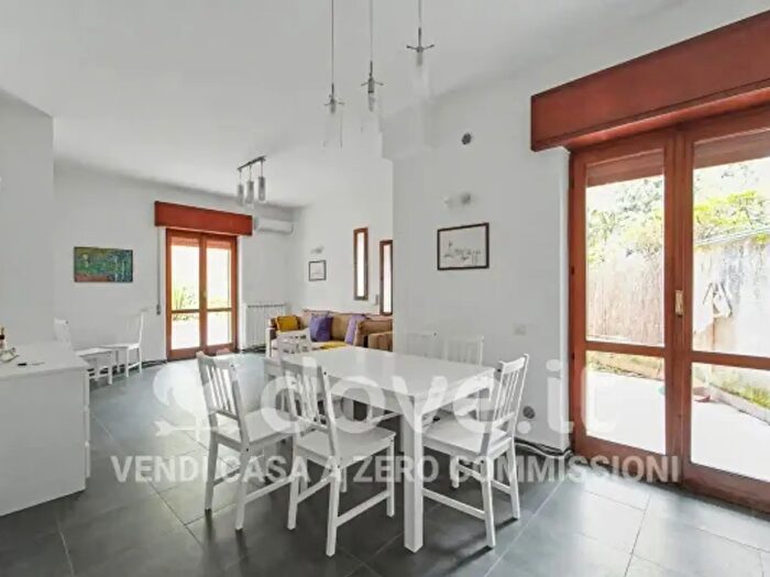 Appartamento quadrilocale in vendita in Via Livorno, Aci Castello