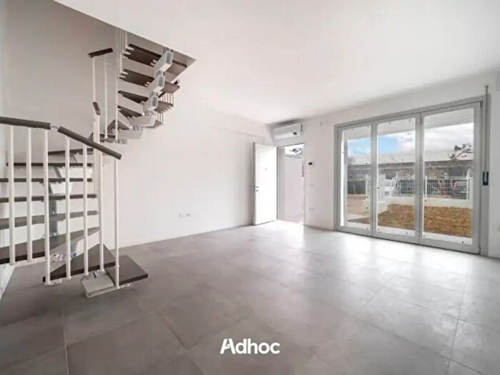 Casa quadrilocale in vendita in Via Volga, Pesaro