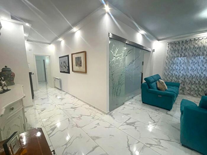 Appartamento con 6 locali in vendita in Via Leonardo da Vinci, Palermo