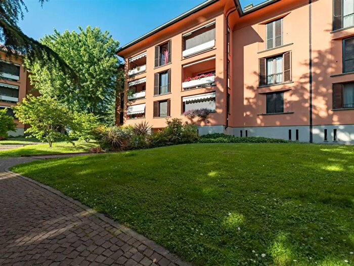 Appartamento con 6 locali in vendita in Via Bergamo, Cusago