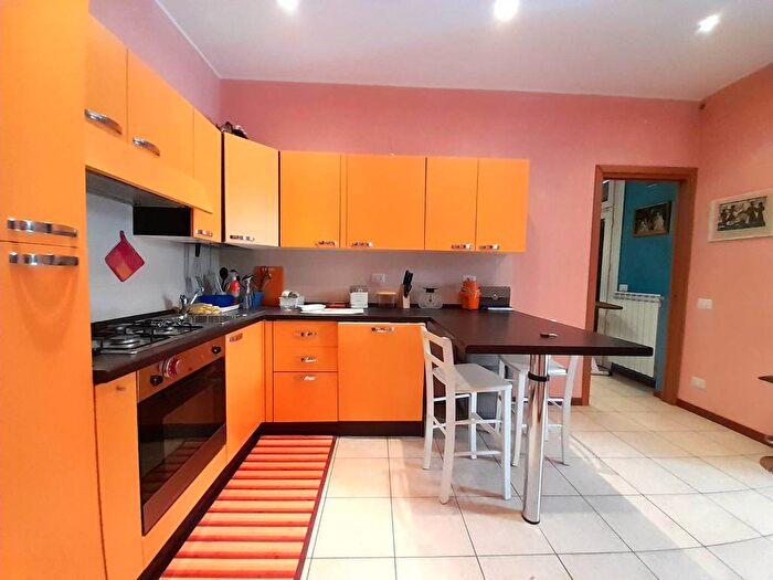 Appartamento bilocale in affitto in Piazza Maggio, Ponte Chiasso, Como